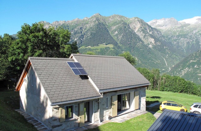 Beautiful private villa for 8 people with TV, patio, pets allowed and parking