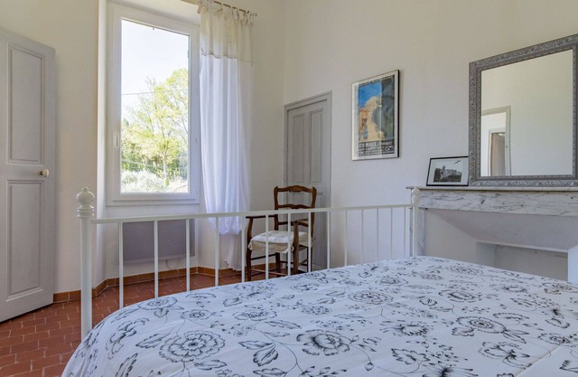 Beautiful private villa for 4 guests with TV, patio and parking