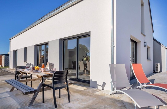 Beautiful private villa for 10 guests with WIFI, TV, terrace, pets allowed and parking