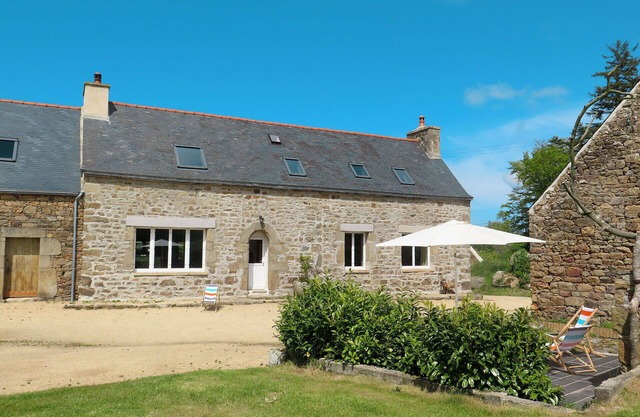 Beautiful private villa for 10 people with WIFI, TV, terrace, pets allowed and parking