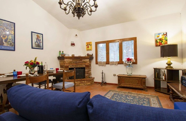 Beautiful private villa for 5 guests with WIFI, TV, patio, pets allowed and parking