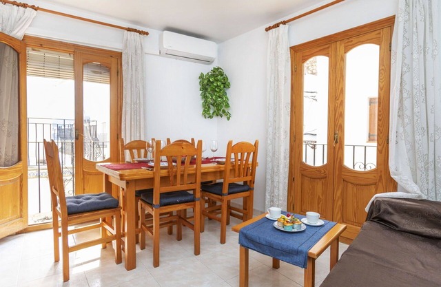 Beautiful private villa for 12 guests with WIFI, TV and terrace