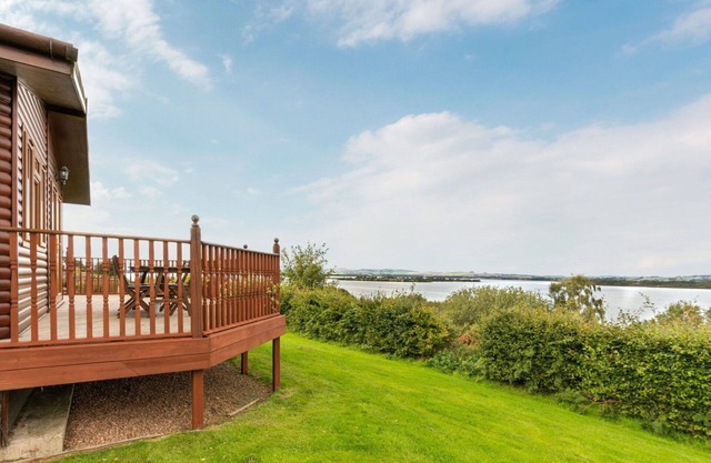 Beautiful private villa for 4 guests with WIFI, TV, balcony, pets allowed and parking