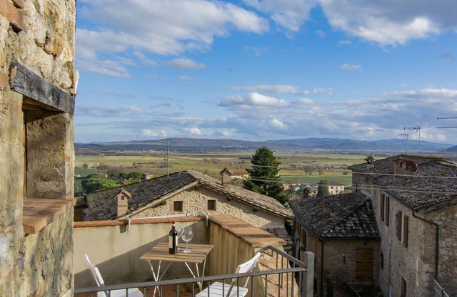 Beautiful private villa with WIFI, TV, terrace, pets allowed, panoramic view and parking