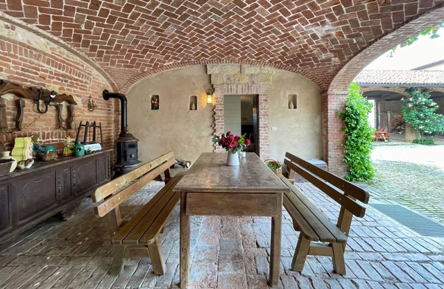 Beautiful private villa for 4 guests with hot tub, WIFI, terrace and parking