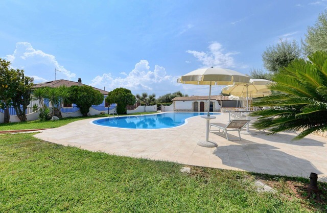 Beautiful private villa for 5 guests with WIFI, A/C, private pool, TV, terrace and pets allowed