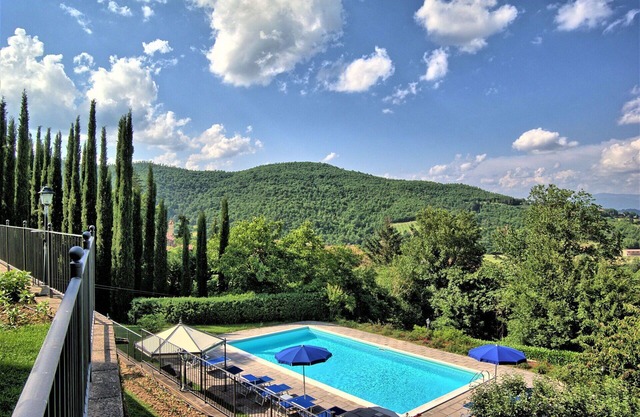 Beautiful private villa with hot tub, WIFI, private pool, A/C, TV, patio, panoramic view and par.