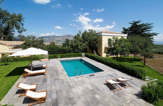 Beautiful private villa for 10 people with WIFI, private pool, TV, terrace and pets allowed