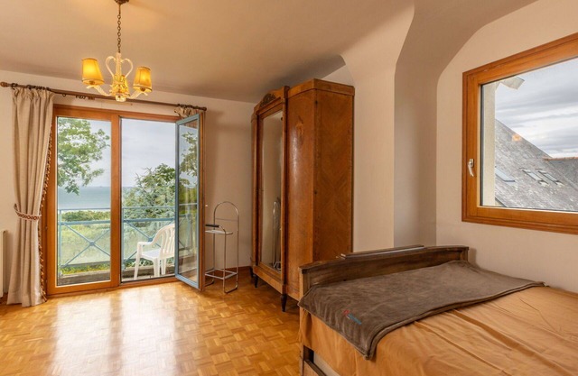 Beautiful private villa for 13 people with WIFI, TV and terrace