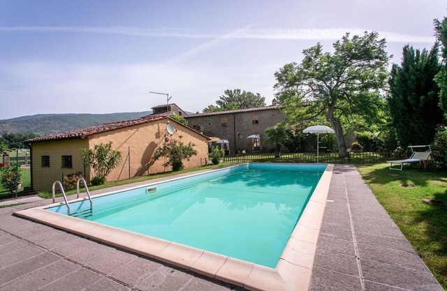Beautiful private villa for 18 people with A/C, WIFI, private pool, TV and parking