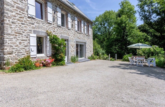 Beautiful private villa for 6 guests with WIFI, TV, terrace and parking