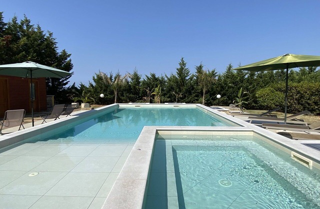 Beautiful private villa with hot tub, A/C, private pool, WIFI, TV, patio and pets allowed