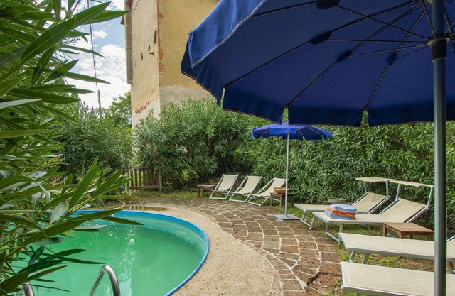 Beautiful private villa for 9 people with private pool, WIFI, TV, patio, pets allowed and parking