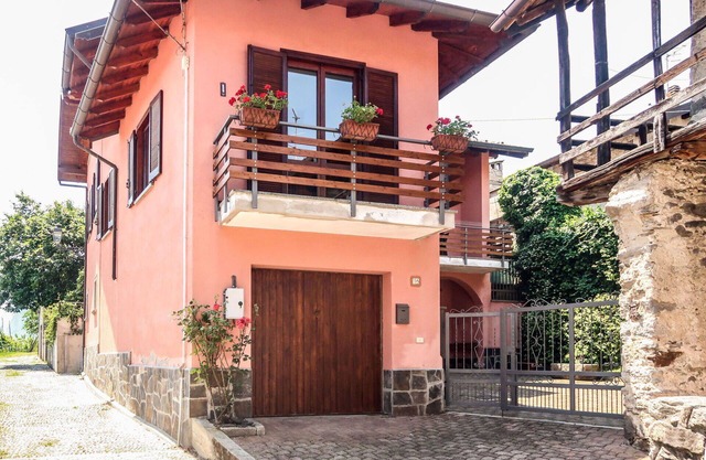 Beautiful private villa for 6 guests with WIFI, TV, patio and pets allowed