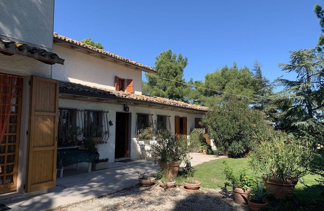 Beautiful private villa for 8 guests with WIFI, TV, pets allowed, panoramic view and parking