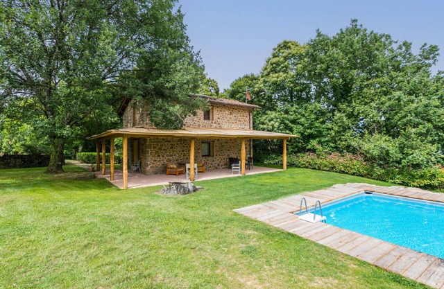 Beautiful private villa for 4 people with private pool, WIFI, TV and patio
