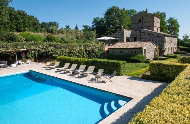 Beautiful private villa for 10 guests with WIFI, A/C, private pool, TV, patio and parking