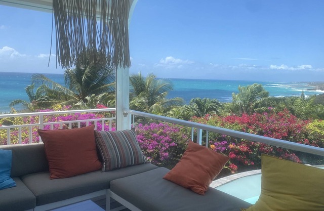 Beautiful property, Breathtaking view on the isles and Beach access