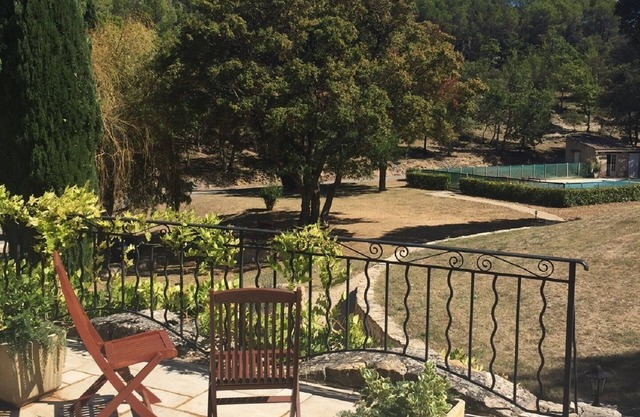 Beautiful Provencal estate ideal for family celebrations or groups of friends.