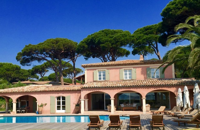 Beautiful Provencal Villa with large pool, garden and views across to St Tropez