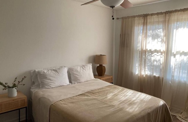 Beautiful Raleigh Townhouse for up to 6 month rental or shorter stays
