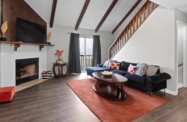 Beautiful & Rare Mountain Views! From a 2 bedroom home overlooking the city of Chattanooga
