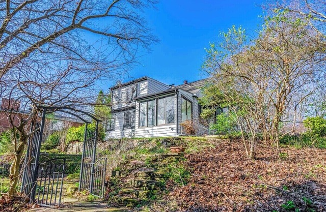 Beautiful Ravine Home