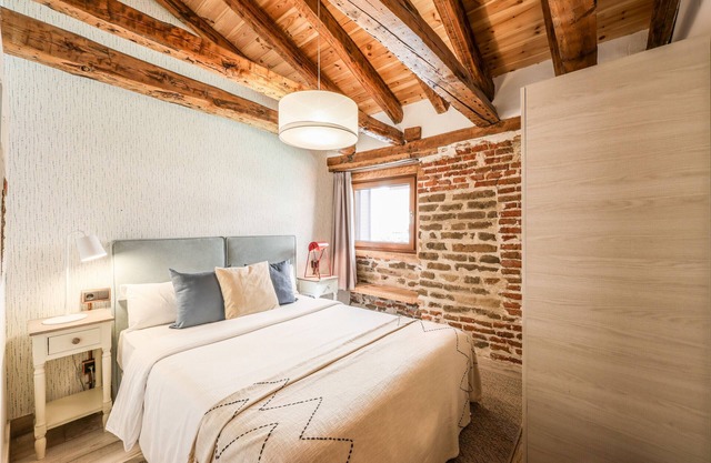 Beautiful Renovated apartment in the center 2