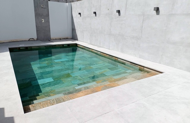 BEAUTIFUL RENOVATED APARTMENT. NEW LUXURY POOL