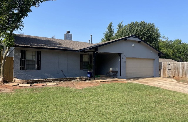 Beautiful renovated home within 3miles of OU. Easy access to I-35.