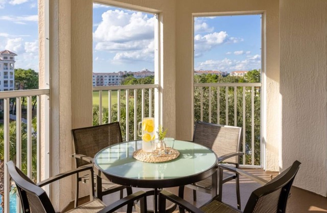 Beautiful resort with plenty of things to do. Only a few miles away from Disney!
