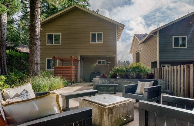 Beautiful reverse floor plan cottage fire pit outdoor shower short walk to beach fireplace, decks
