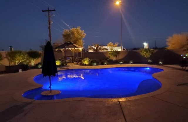 BEAUTIFUL RIVER OASIS 2 Blocks from the River