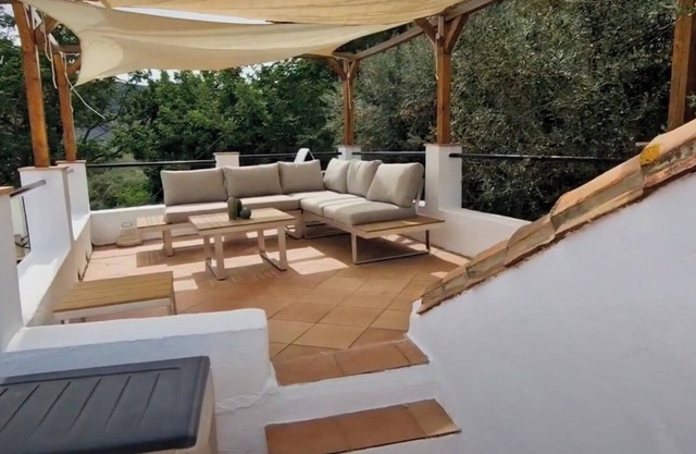 Beautiful rustic house surrounded by olive trees, in the picturesque Axarquia Valley.
