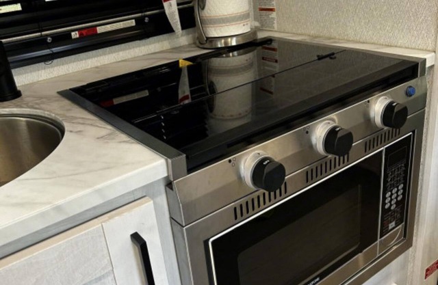 Beautiful RV that sleeps 6 - Perfect for a family trips and camping getaway.