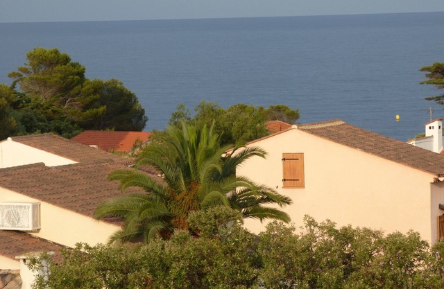 Beautiful Sea View – Terrace (Loggia) – 300 m from the Beach – Near Shops Wi-Fi