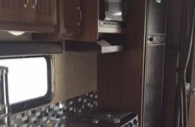 Beautiful serene country setting 1bedroom RV on 5 acres. 15 min from Mt. Dora
