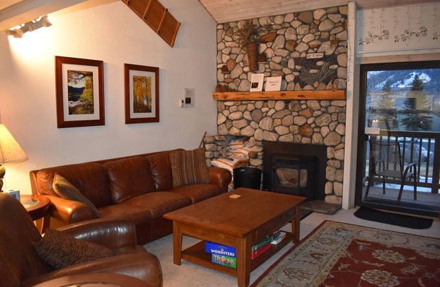 Beautiful Snowcreek 2 + Loft with Spectacular Mountain Views Very Well Reviewed