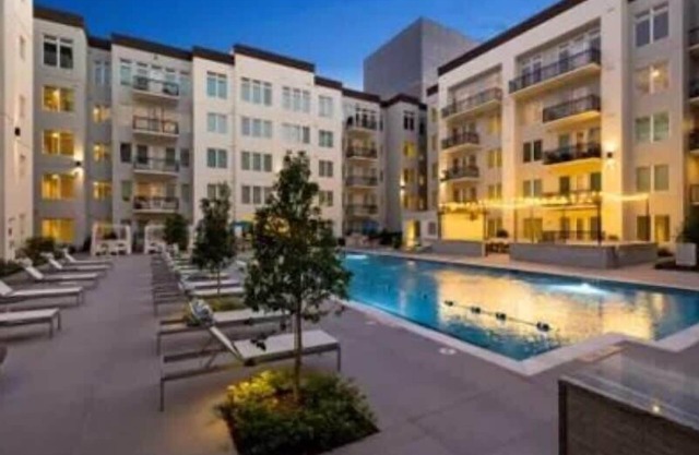 Beautiful Spacious 2 bed/2bath Apartment in The