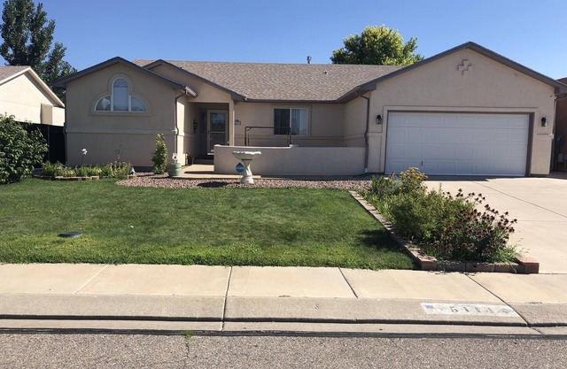 Beautiful Spacious 3 bedroom, 3 bath full furnished Home
