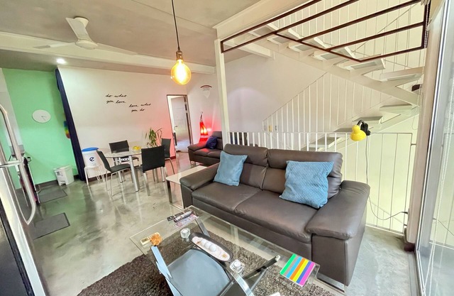 Beautiful Spacious Loft. Santa Ana Downtown. Very high ceilings. 24/7 security.