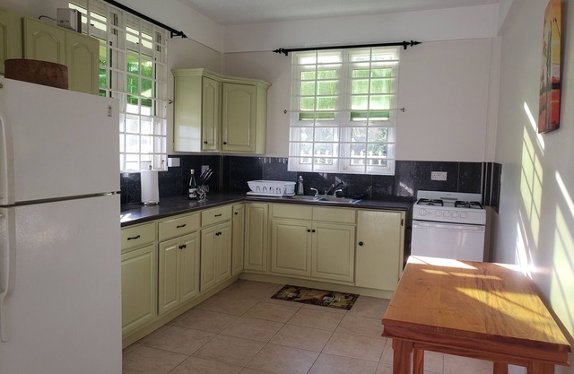 Beautiful, spacious, quiet, stylish apartment close to city center