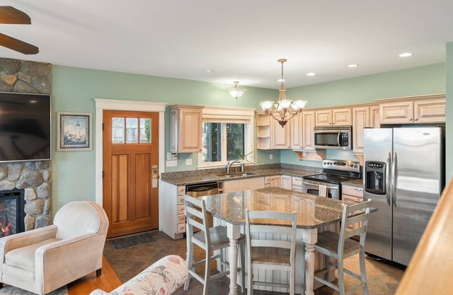 Beautiful spacious vacation rental home with views of the Sheepscot River