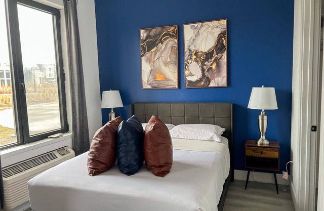 Beautiful Studio Near Airport 2638