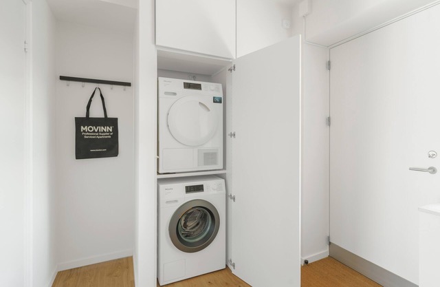 Beautiful studio w/balcony - 319