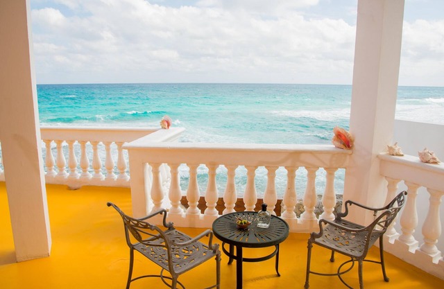 Beautiful suite w/ocean view balcony