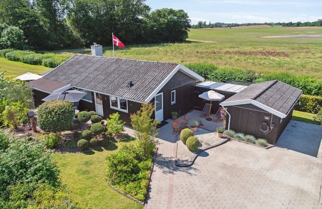 Beautiful summer house for 8 people and 2 dogs