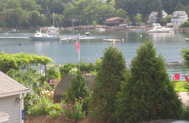 Beautiful Sunsets, Ocean Breeze on Deck, 5mins walk to town, shops & restaurants