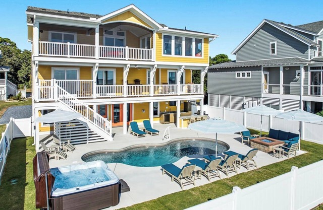 Beautiful Sunshine | 4,450 ft to the beach | Private Pool and Hot Tub