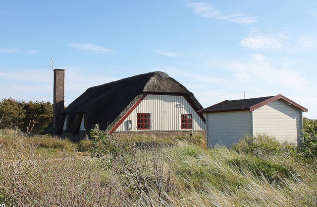 Beautiful thatched house on a great natural plot